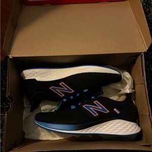 New Balance Men's Black and Blue Running Shoes